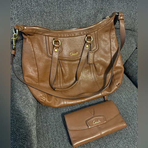 Coach tan leather crossbody hobo bag with matching wallet - Picture 1 of 6
